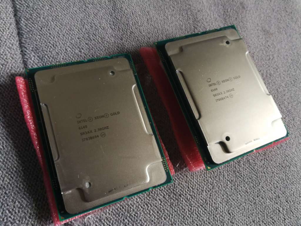 cpu选用了两颗正式版xeon gold 6140,一共是36核,72线程.单核主频2.